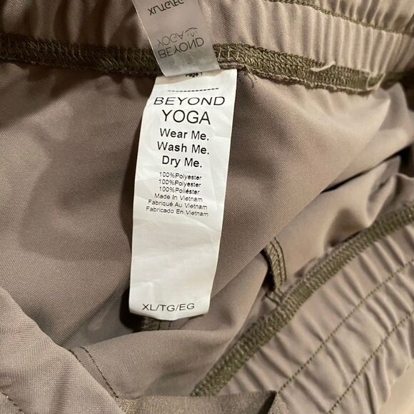 Beyond Yoga Women’s XL Cargo Wide Leg Pants | Brown High Rise Lounge Travel NWT - Picture 4 of 10